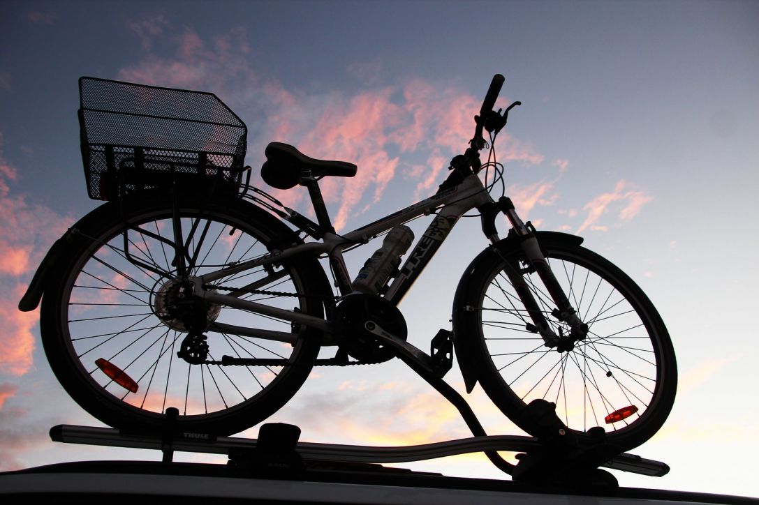 Bagażnik samochodowy na rowery na dachu